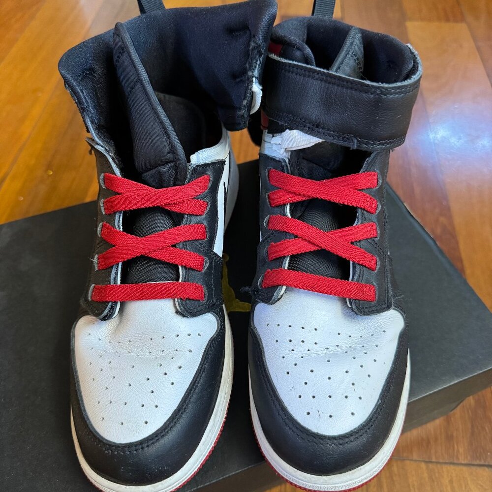 Air Jordan 1 Hi Flyease big kids shoes size 7y
